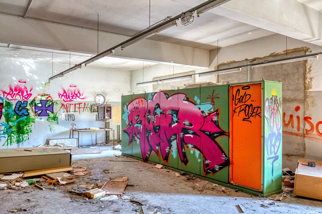 HDR zeche p steenkolenmijn coal mine mine de charbon graffiti streetart factory usine urbex kunst kunstwerk decay verlaten lost place places abandoned explorer